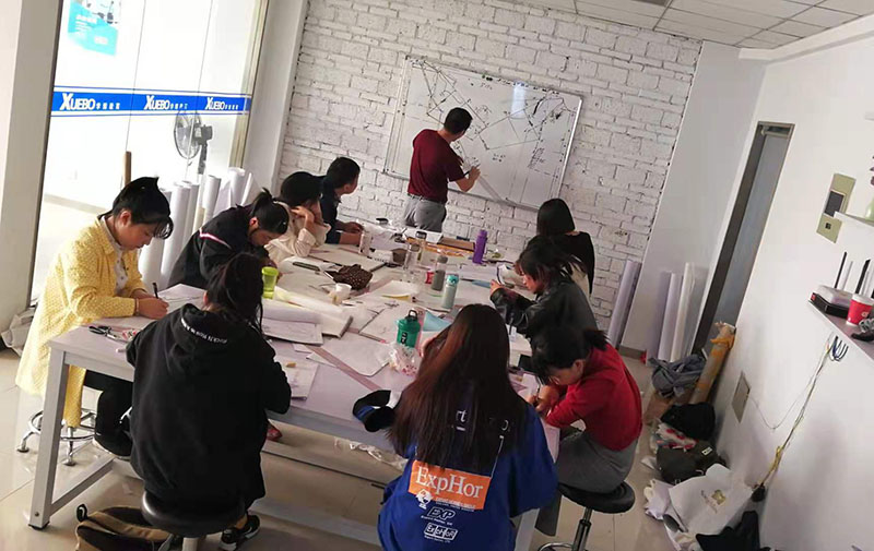 服裝設(shè)計(jì)上課環(huán)境，課堂實(shí)拍 第 2 張