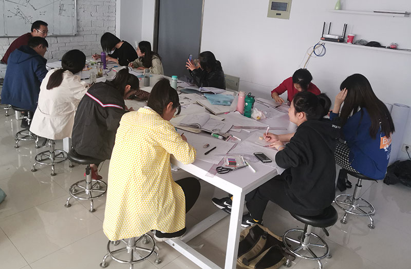 服裝設(shè)計(jì)上課環(huán)境，課堂實(shí)拍 第 3 張